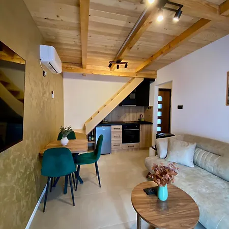 Taca House - Airport Daire Surčin