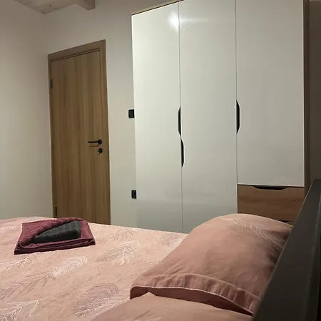 Taca House - Airport